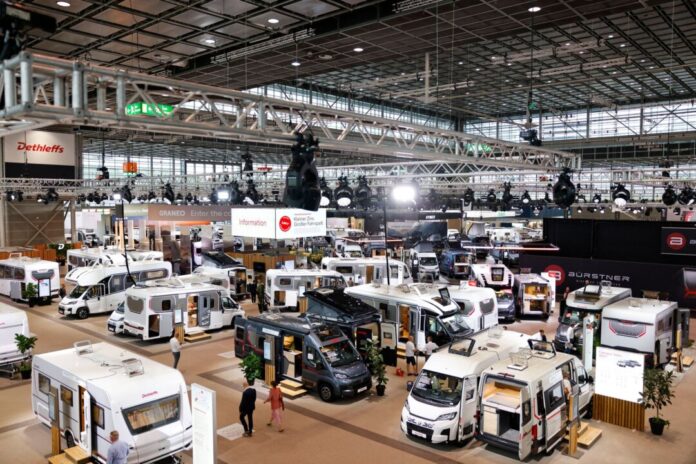 Caravan Salon Düsseldorf Was darf es sein, Wohnwagen oder Wohnmobil? Der Caravan Salon hofft auf zahlungskräftige Käufer.