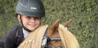 Sieger aus Velbert: Anna auf Maximus gewinnt die Schulpferde-Challenge in Aachen