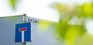 Streit um Krematorium: Antrag auf Zulassung der Berufung Am Ende dieser Sackgasse soll das neue Krematorium in Ochtrup gebaut werden. Das juristische Tauziehen um das Projekt geht jetzt weiter. (Archivbild)