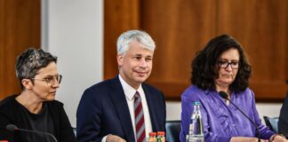 Bilger kündigt Sofortmaßnahmen gegen Niedrigwasser-Folgen an Extremes Niedrigwasser: Wie ist die Lage und was ist zu tun? Darüber hat in Bonn der neue Bundesverkehrsminister Bilger bei einem «Spitzentreffen» mit Wirtschaftsvertretern, Verbänden und Behörden gesprochen.