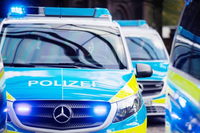 Fake-Mord-Anruf: Jugendlicher provoziert Polizeieinsätze Mit drastischen Schilderungen wollen Täter beim sogenannten Swatting möglichst aufwendige Polizeieinsätze bei unbeteiligten Personen auslösen. (Symbolbild)