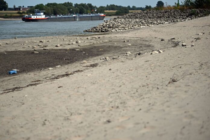 Niedrigwasser im Rhein Bundesverkehrsminister Bilger will die deutschen Wasserstraßen widerstandsfähiger gegen extremes Niedrigwasser machen. Darüber will er am Donnerstag in Bonn mit Akteuren aus Wirtschaft, Häfen und Schifffahrt sprechen.