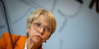NRW steuert Lehrkräfte um – G9-Rückkehr bringt Lücken NRW-Schulministerin Dorothee Feller (CDU) will den Lehrkräftemangel abfedern. (Archivbild)