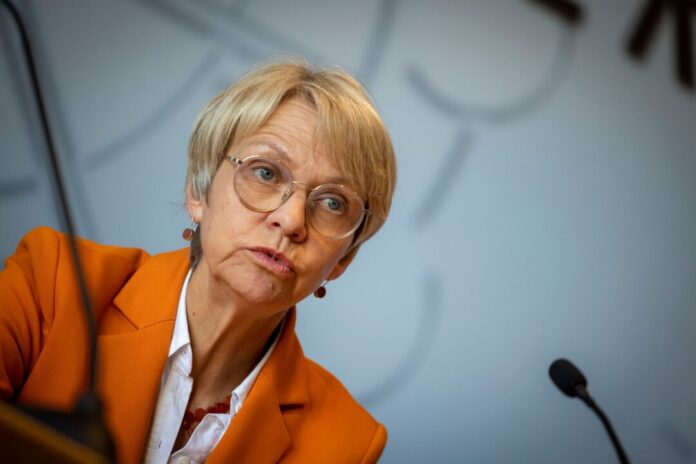 Dorothee Feller NRW-Schulministerin Dorothee Feller (CDU) will den Lehrkräftemangel abfedern. (Archivbild)