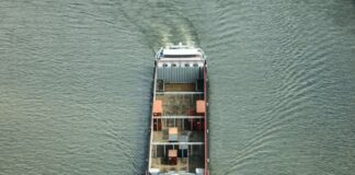 Niedrigwasser: Bilger setzt auf schnellen Krisen-Dialog Niedrigwasser-Spitzentreffen in Bonn: Wirtschaftsverbände beraten mit dem Bundesverkehrsminister über die aktuelle Lage auf den Wasserstraßen in Deutschland.