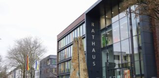 Gericht: Solinger Beigeordneter zu Unrecht suspendiert Das Rathaus in Solingen, seit März 2026 wieder der Arbeitsplatz des Rechtsdezernenten Jan Welzel. (Archivbild)