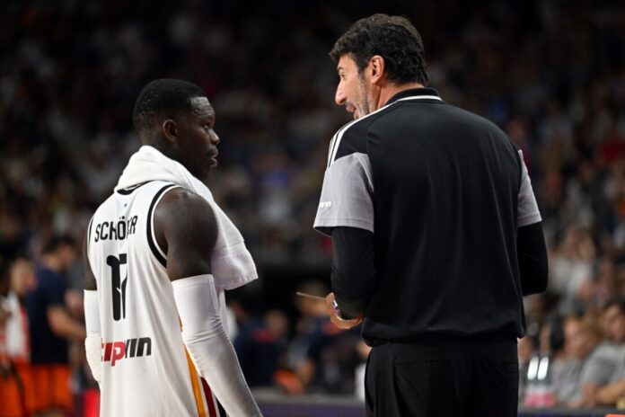 Deutschland - Niederlande Dennis Schröder und Alex Mumbrú konnten nach dem nächsten Sieg zufrieden sein.