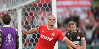 Rot-Weiss Essen wirft St. Pauli aus dem Pokal Mittelstürmer Marek Janssen führte RWE auf die Siegerstraße.