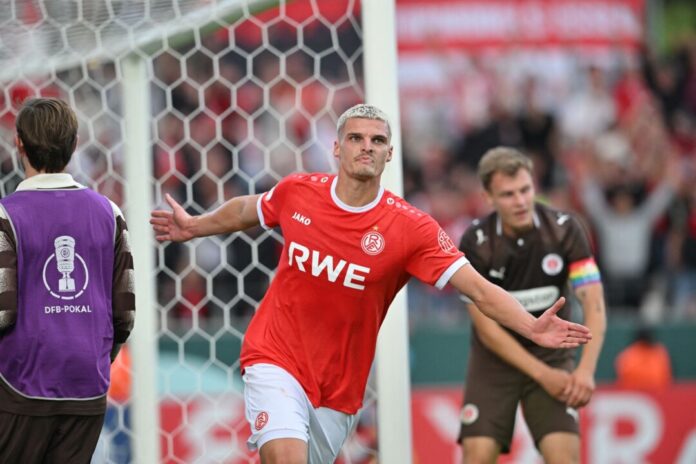 Rot-Weiss Essen - FC St. Pauli Mittelstürmer Marek Janssen führte RWE auf die Siegerstraße.