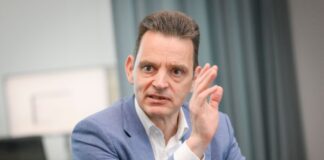 Eon-Chef sieht Gefahr durch Drohnen-Angriffe auf Stromnetze Eon-Chef Birnbaum hält einen vollständigen Schutz der Energie-Infrastruktur für «illusorisch». (Archivbild)