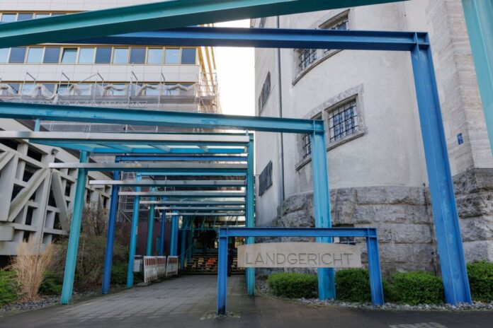 Landgericht Bielefeld Am Landgericht Bielefeld hat ein Angeklagter im Fall von Leichenschändungen in einem Krankenhaus die Taten eingeräumt. (Archivfoto)