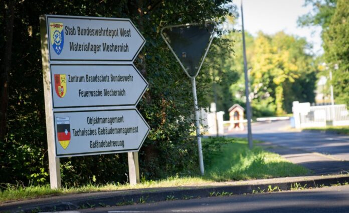 Mechernich - Mögliche Trinkwasser-Verunreinigungen untersucht Über einem Militärstützpunkt in NRW sind zwei Drohnen gesichtet worden. (Archivbild)