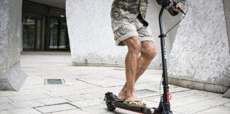 Betrunkener auf E-Scooter in Velbert bei Unfall schwer verletzt