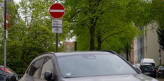 Schulstraßen und Zufahrtskontrollen zum Schutz von Kindern Moderne Funktechnik kann die Zufahrt zu Schulen effektiv kontrollieren. (Archivbild)