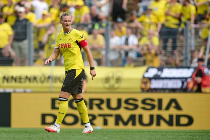 Fußball: Testspiele; Borussia Dortmund - AS Rom Erfüllt sich im BVB-Trikot einen Kindheitstraum: Alexandra Popp.