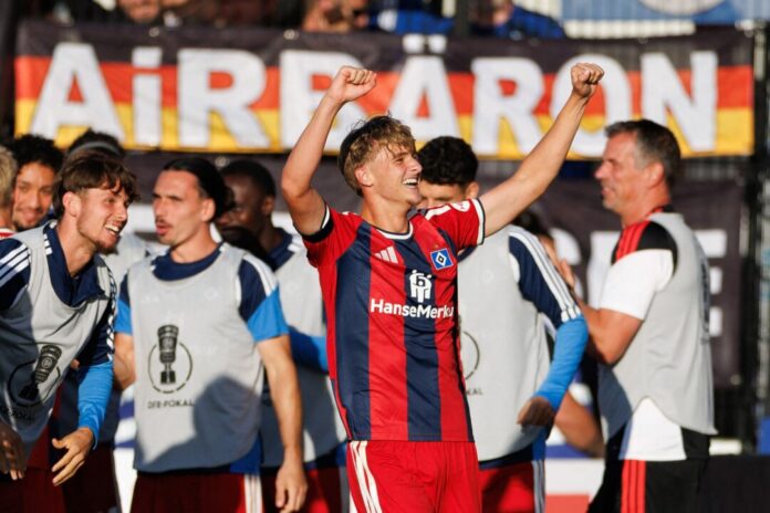 SC Verl - Hamburger SV Der 16-jährige Louis Lemke spielte von Beginn an auf der linken Außenbahn des Hamburger SV.