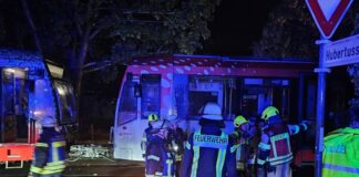 Tödlicher Unfall: Radfahrer gerät unter Stadtbahn Einsatzkräfte konnten das Leben des Radfahrers nicht mehr retten.