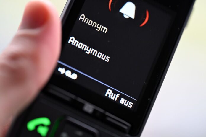 Trickbetrug Ist es wirklich die Polizei, die anruft? Telefonbetrüger sind sehr kreativ, wenn es darum geht, gutgläubige Menschen übers Ohr zu hauen. (Symbolbild)