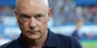 Rösler bittet Bochumer Fans nach Fehlstart um Geduld Bochums Trainer Uwe Rösler bittet die Fans um Geduld. (Archivbild)
