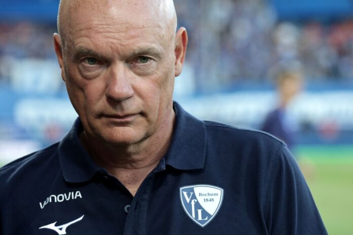 Uwe Rösler Bochums Trainer Uwe Rösler bittet die Fans um Geduld. (Archivbild)