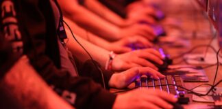 Wie die KI das Gaming verändert Computerspieler testen «World of Warcraft» bei der Gamescom 2025. (Archivbild)