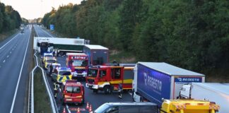 Lkw-Fahrer bei Autobahn-Unfall schwer verletzt Der Fahrer des Lastwagens verlor aus bislang ungeklärter Ursache die Kontrolle über das Fahrzeug.
