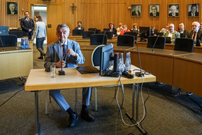 Reul: Hinweis zum Solingen-Attentäter erst nach dem Anschlag Im Zeugenstand: NRW-Innenminister Herbert Reul (CDU). (Archivbild)