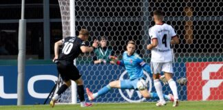 Klose im Glück: 1. FC Nürnberg gewinnt im Elfmeterschießen Nürnbergs Torwart Jan Reichert glänzte einige Male mit seinen Paraden gegen den Drittligisten Viktoria Köln.