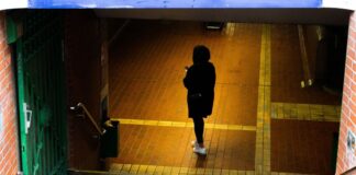SPD will sichere Städte aus Frauenperspektive planen Abends allein unterwegs – viele Frauen kennen das beklemmende Gefühl in dunklen Ecken. (Symbolbild)