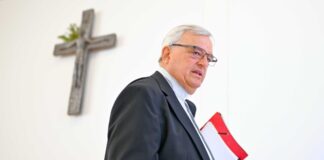 Bischof von Speyer legt überraschend Amt nieder Am 19. Dezember 2007 ernannte Papst Benedikt XVI. ihn zum Nachfolger von Bischof Anton Schlembach in Speyer, die Amtseinführung folgte am 2. März 2008 im Dom. (Archivbild)