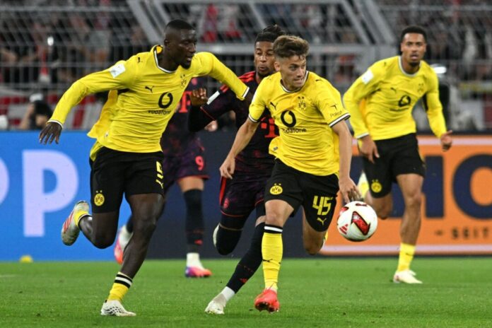 Borussia Dortmund - FC Bayern München Sorgte bei seinem ersten Auftritt in Schwarz-Gelb direkt für Wirbel: Neuzugang Giannis Konstantelias (M).