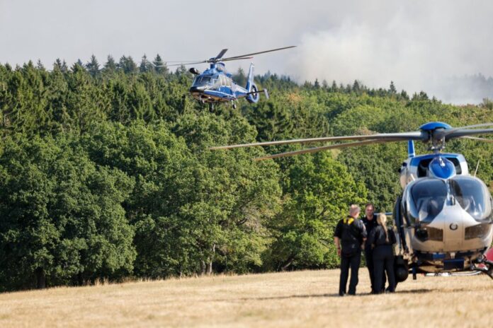 Waldbrand im Hürtgenwald Mehrere Hundert Hektar Waldfläche brennen.
