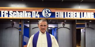 Beten für Königsblau – Älteste Stadion-Kapelle auf Schalke In der Schalker Arena wird nicht nur um Bälle gekämpft, sondern auch gebetet: Im Stadion gibt es eine Kapelle, die Fans und auch Spieler anzieht.