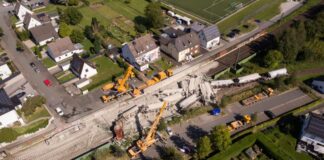 Bericht: Verunglückter Lokführer von Geseke überlud Güterzug Laut Bericht waren die Lok sowie fast alle Waggons aus den Gleisen gesprungen. Bis die Strecke freigegeben werden konnte, dauerte es Wochen. (Archivbild)