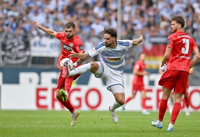 MSV Duisburg - SV Elversberg Tyger Lobinger (m) erzielte das 1:1 für den MSV Duisburg.