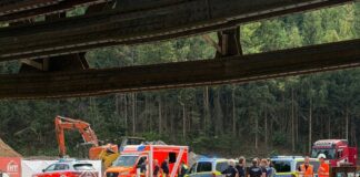 Tödlicher Arbeitsunfall auf Bahn-Baustelle im Sauerland Nach ersten Erkenntnissen der Polizei wurde der Mann von einem Radlader überrollt.