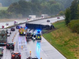 Lkw auf A1 bei Wuppertal umgekippt – längerer Rückstau Bis die Autobahn wieder vollständig befahrbar sei, wird es laut Polizei noch dauern.