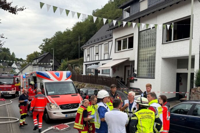 Explosion in Kirchhundem Feuerwehr und Polizei betraten das Haus zunächst nicht.