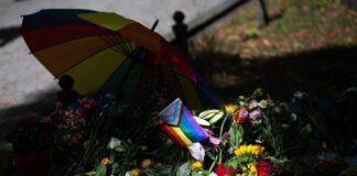 Wie sich die Polizei auf den CSD heute vorbereitet hat Die Trauer nach dem Anschlag beim CSD in Berlin war groß.