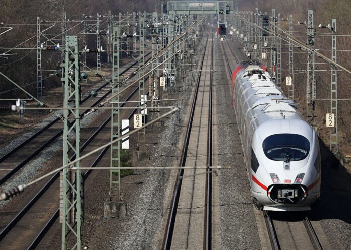 Bahnstrecke Köln - Düsseldorf Wichtige Nord-Süd-Trasse wird voll gesperrt. (Archivbild)