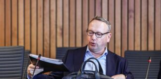 Recht und Ordnung hinter Gittern? Minister unter Beschuss Nordrhein-Westfalens Justizminister Benjamin Limbach steht unter Beschuss der Opposition.