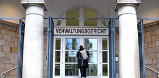 Gericht: Ausweisung nach Angriff auf Polizisten rechtmäßig In einer Eilentscheidung nennt das VG eine Ausweisungsverfügung der Stadt Gelenkirchen rechtmäßig. (Archivbild)