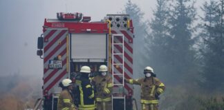 Gouverneur: Feuerwehrleute kreisen Brand im Hohen Venn ein Noch ist der Brand im Hohen Venn nicht unter Kontrolle.