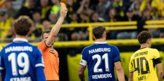 Flaschenwurf gegen BVB-Wappen – «Sieht schlecht aus» Dortmunds Samuele Inácio sieht eine schnelle Rote Karte gegen den HSV.