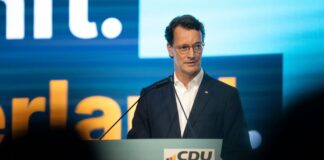 Wüst bei Wahlkampf-Endspurt im Osten Hendrik Wüst (CDU) bei einer Parteiveranstaltung vor den Kommunalwahlen in NRW im vergangenen Jahr (Archivfoto)