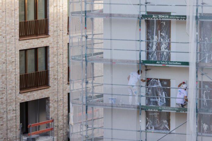 Wohnungsbau in Köln Viele Bauvorschriften in NRW sollen künftig entfallen, um das Bauen zu beschleunigen. (Archivbild)