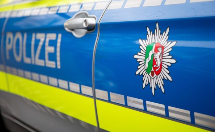 Polizei in NRW Ein Mann starb auf einer Kreisstraße in Lüdinghausen. (Archivbild)