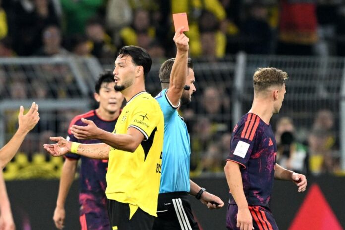 Borussia Dortmund - FC Bayern München Ramy Bensebaini ist im Franz-Beckenbauer-Supercup vom Platz geflogen.
