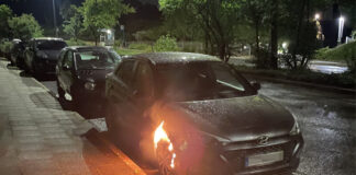 Wuppertal: Brandserie womöglich aufgeklärt Zeugen entdeckten den Fahrzeugbrand. Foto: Polizei Wuppertal