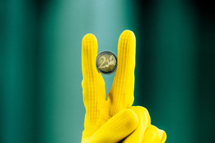 2 Euro mehr fürs Saubermachen Zwei Euro mehr pro Stunde - das fordert die Gewerkschaft beim Lohn. Foto: IG BAU/Florian Göricke